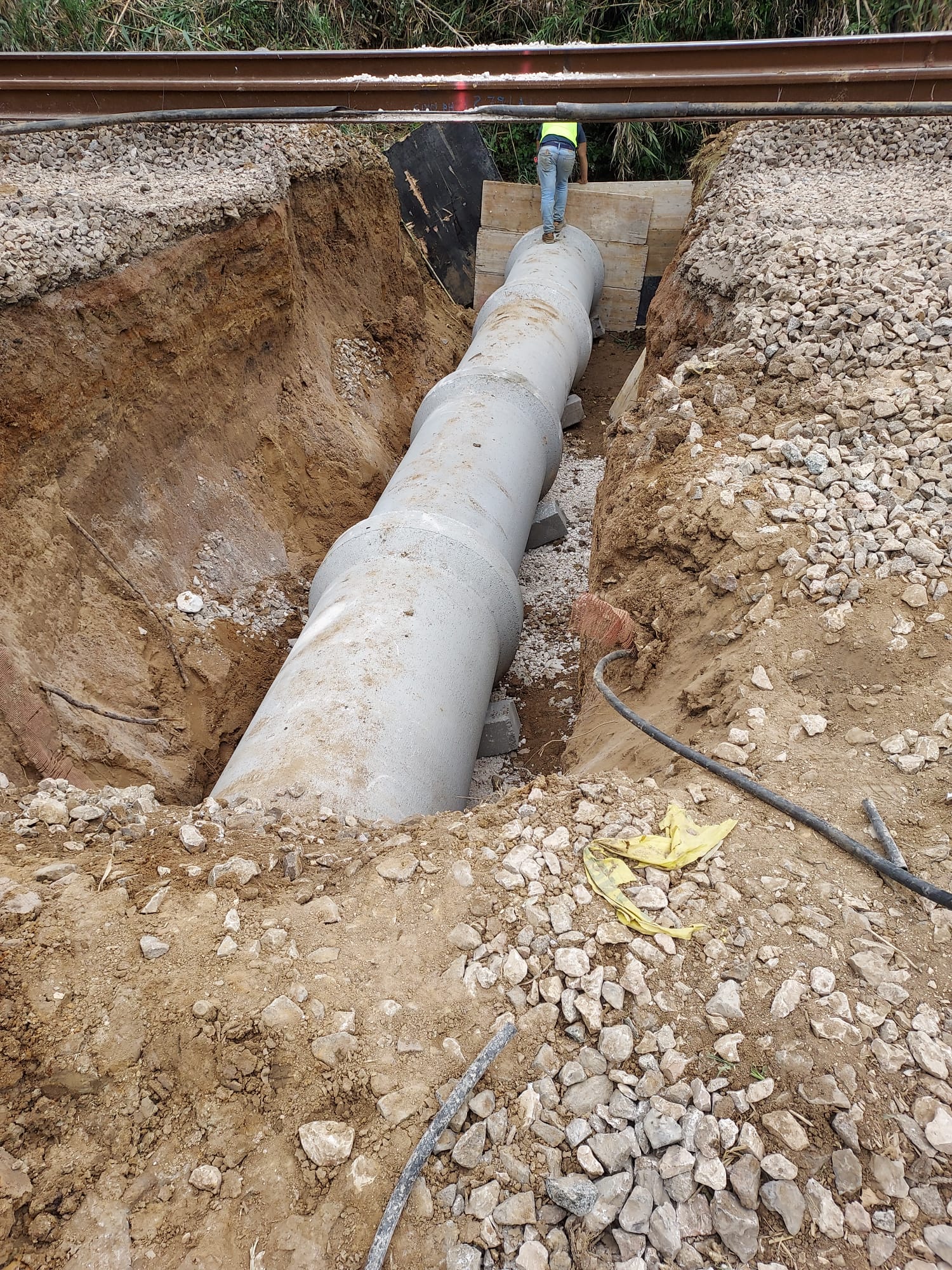 Reabilitação e Modernização de Infraestruturas na Linha do Oeste

Execução de obras geotécnicas para estabilização de taludes, com recurso a muros de gabiões, e construção de passagens hidráulicas de grande diâmetro sob a via-férrea. - Imagem 2